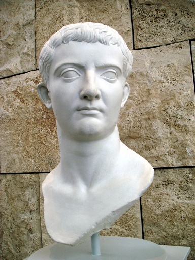 Tiberius-Bust - R