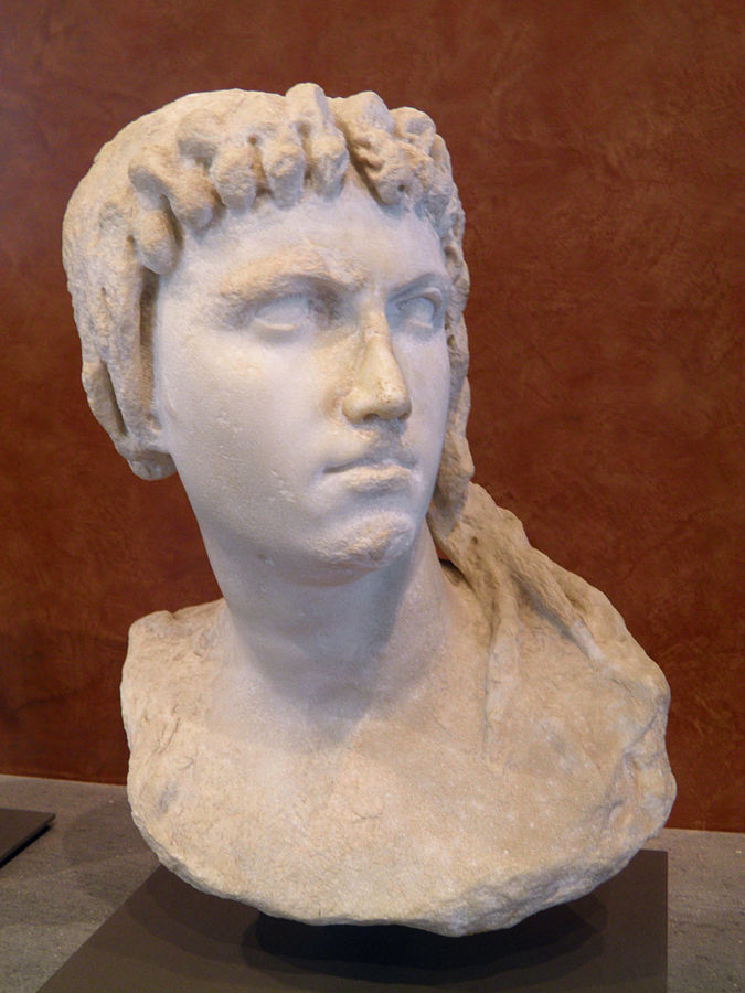 Cleopatra_I_as_Isis-Louvre_Museum