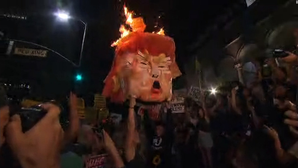 trump-effigy-burned