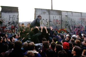 Berlin Wall Falls 300x200
