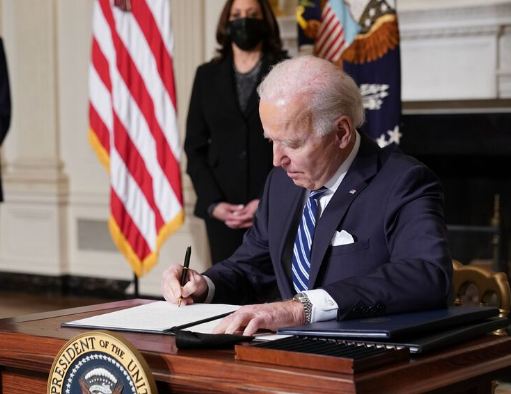 Biden siging order