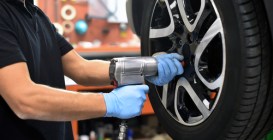 Mechanic,Changing,A,Car,Tire,In,A,Workshop,On,A