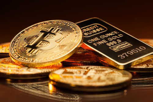 Bitcoin,Cryptocurrency,Coin,And,Gold,Bar,,Wealth,And,Savings,Concept