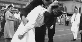 V-J_kiss_times_square_2