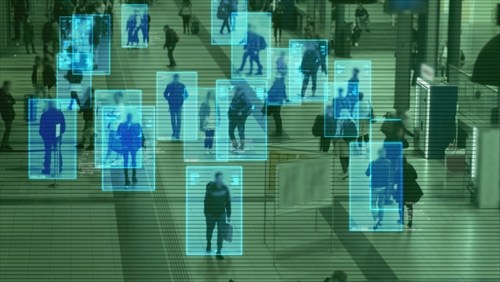 Scanning,The,Crowd,Of,People,Walking,At,The,Railway,Station.