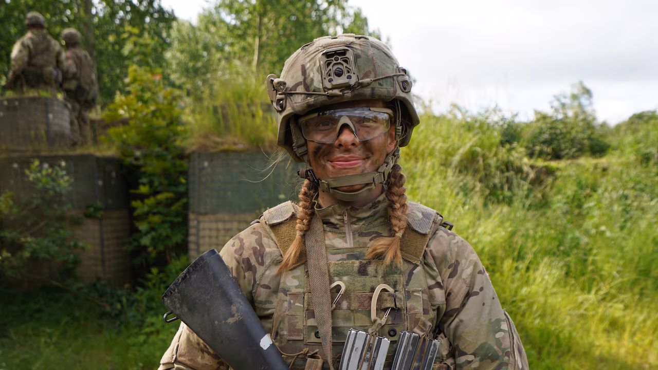 femalesoldierdenmarkwomansoldier